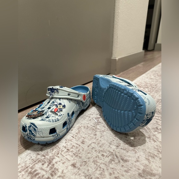 Crocs - Picture 6 of 9